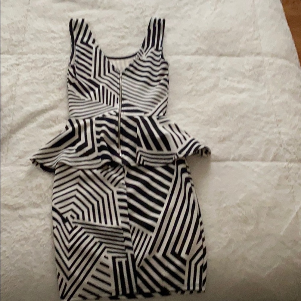 Dress - Picture 3 of 4